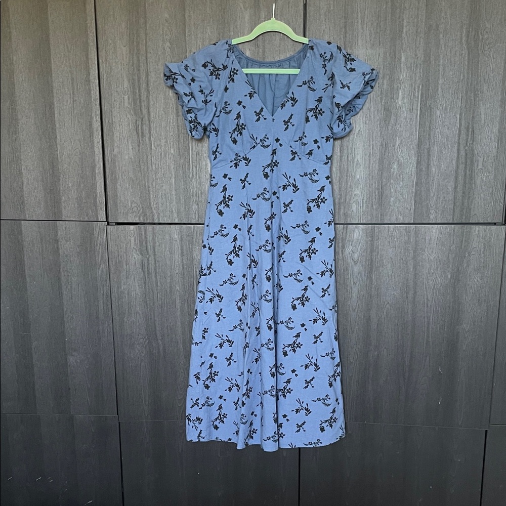 Blue Floral V-Neck Midi Dress with Ruffled Sleeves